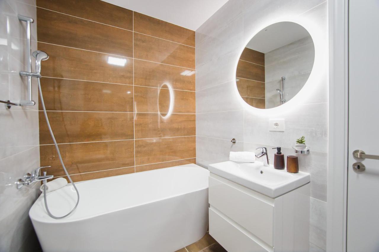 Charming Family Haven Apartment Oradea Exterior foto